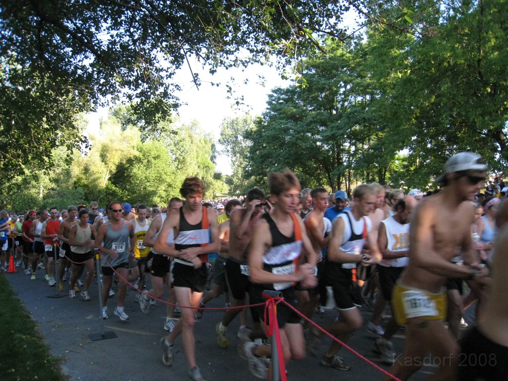 Run Thru Hell 2008 131.jpg - Why is everyone grabbing their wrist at the start?
